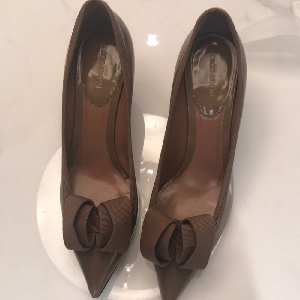 Giorgio Armani taupe pumps